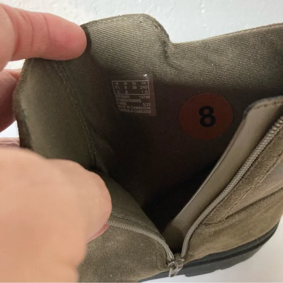 Clarks Women's Calla Green Suede Size 8 Ankle Boots Buckle Side Zip - Picture 9 of 14